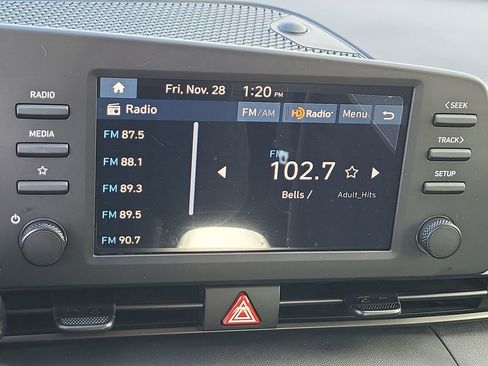 Used 2025 Hyundai Elantra Sport image 19