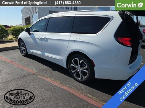 Used 2026 Chrysler Pacifica Pinnacle w/ Trailer Tow Group FWD image 6