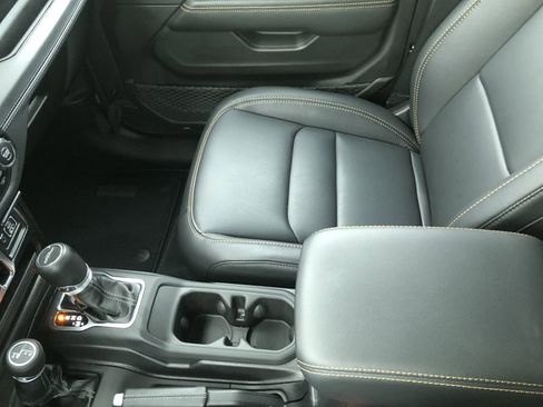 Used 2025 Jeep Gladiator Sport image 25