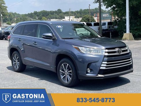 Used 2018 Toyota Highlander XLE FWD image 1