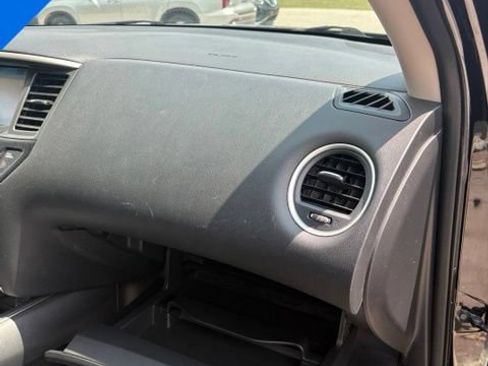 Used 2019 Nissan Pathfinder SL AWD/4WD image 32