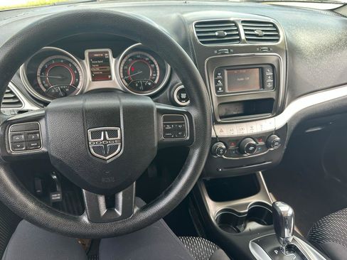 Used 2017 Dodge Journey SXT w/ Comfort/Convenience Group FWD image 19