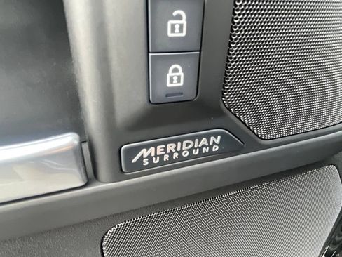 Used 2025 Land Rover Defender 130 X-Dynamic SE AWD/4WD image 12