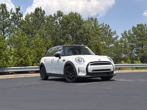 Used 2024 MINI Cooper 4-Door Hardtop FWD image 2
