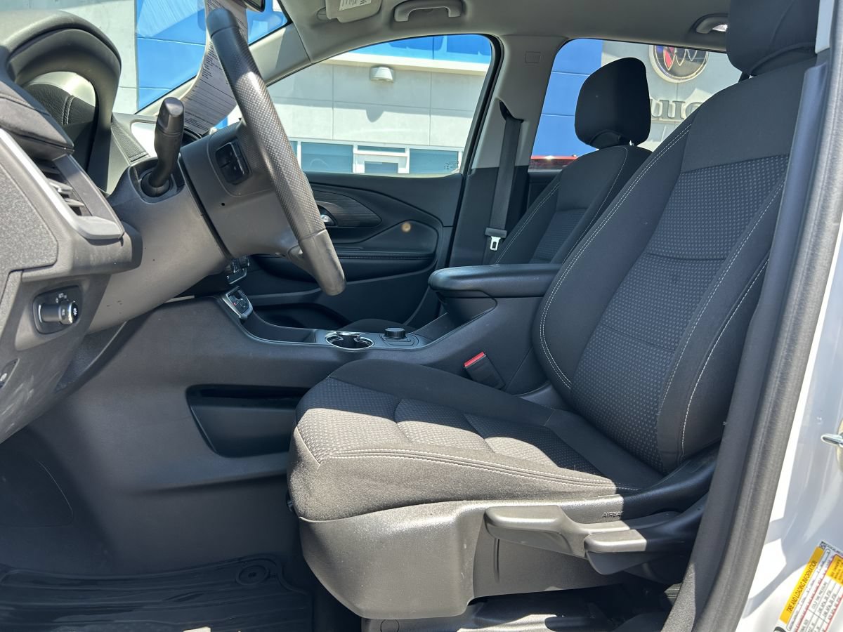 Used 2023 GMC Terrain SLE FWD image 12