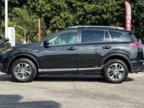 Certified 2018 Toyota RAV4 XLE AWD/4WD image 6