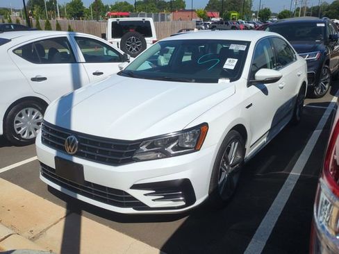 Used 2017 Volkswagen Passat 1.8T R-Line FWD image 2