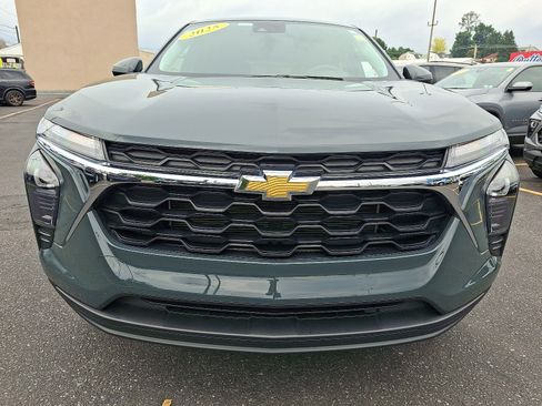 Used 2025 Chevrolet Trax LS w/ LS Convenience Package FWD image 8