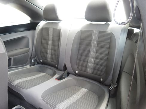 Used 2012 Volkswagen Beetle Turbo FWD image 22
