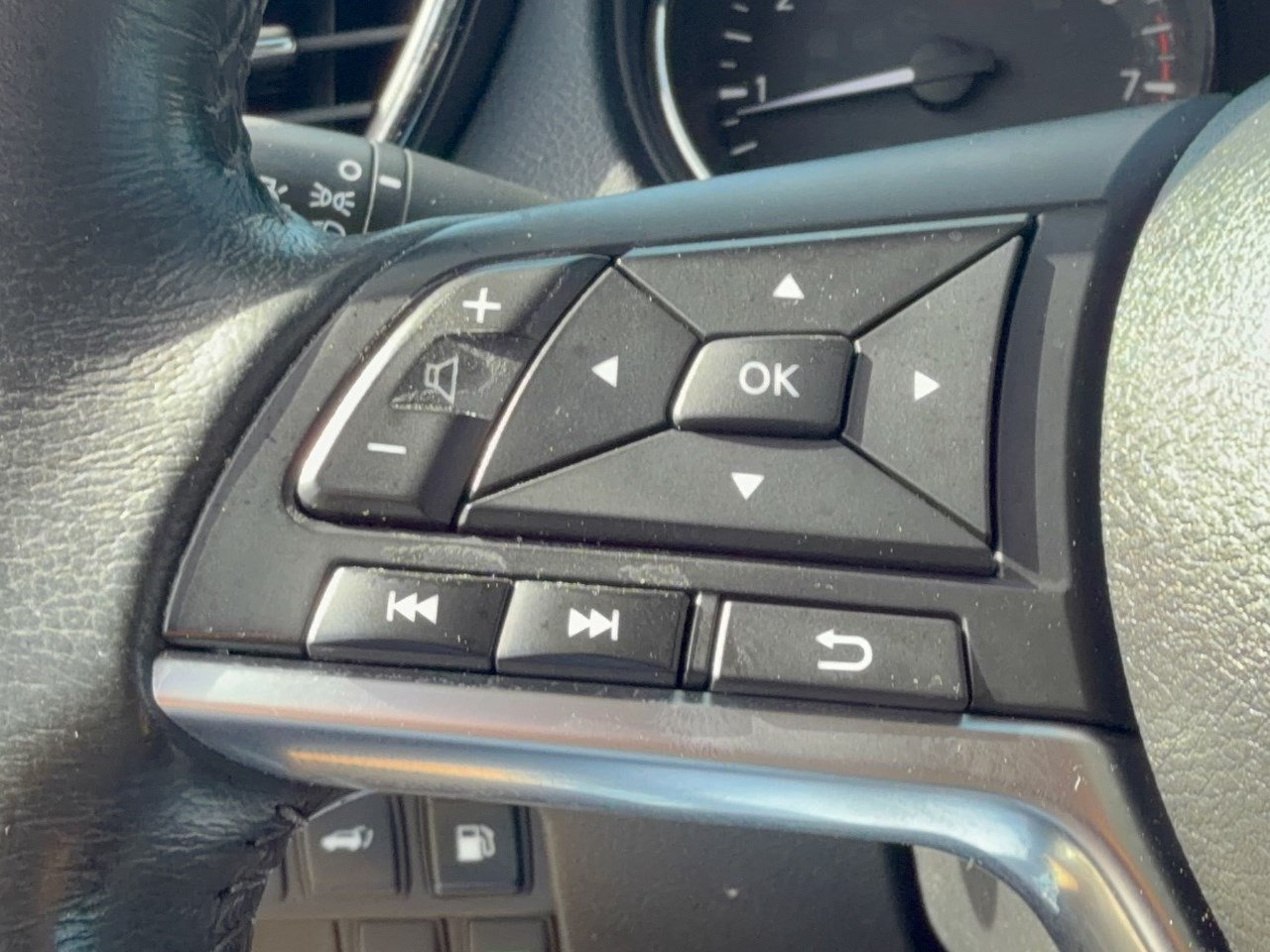 Used 2018 Nissan Rogue SV FWD image 18