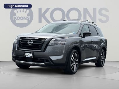 Used 2024 Nissan Pathfinder Platinum w/ Cargo Package