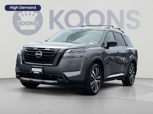 Used 2024 Nissan Pathfinder Platinum w/ Cargo Package AWD/4WD image 1