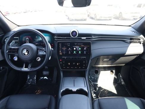 Used 2024 Maserati Grecale GT image 12