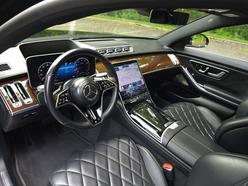 Used 2022 Mercedes-Benz S 580 4MATIC Sedan image 2