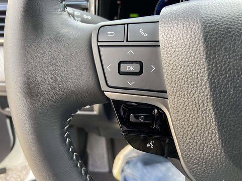 Used 2025 Toyota Camry SE w/ Multimedia Upgrade Package image 28