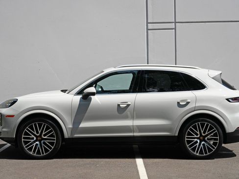 Used 2025 Porsche Cayenne w/ Premium Package Plus AWD/4WD image 51