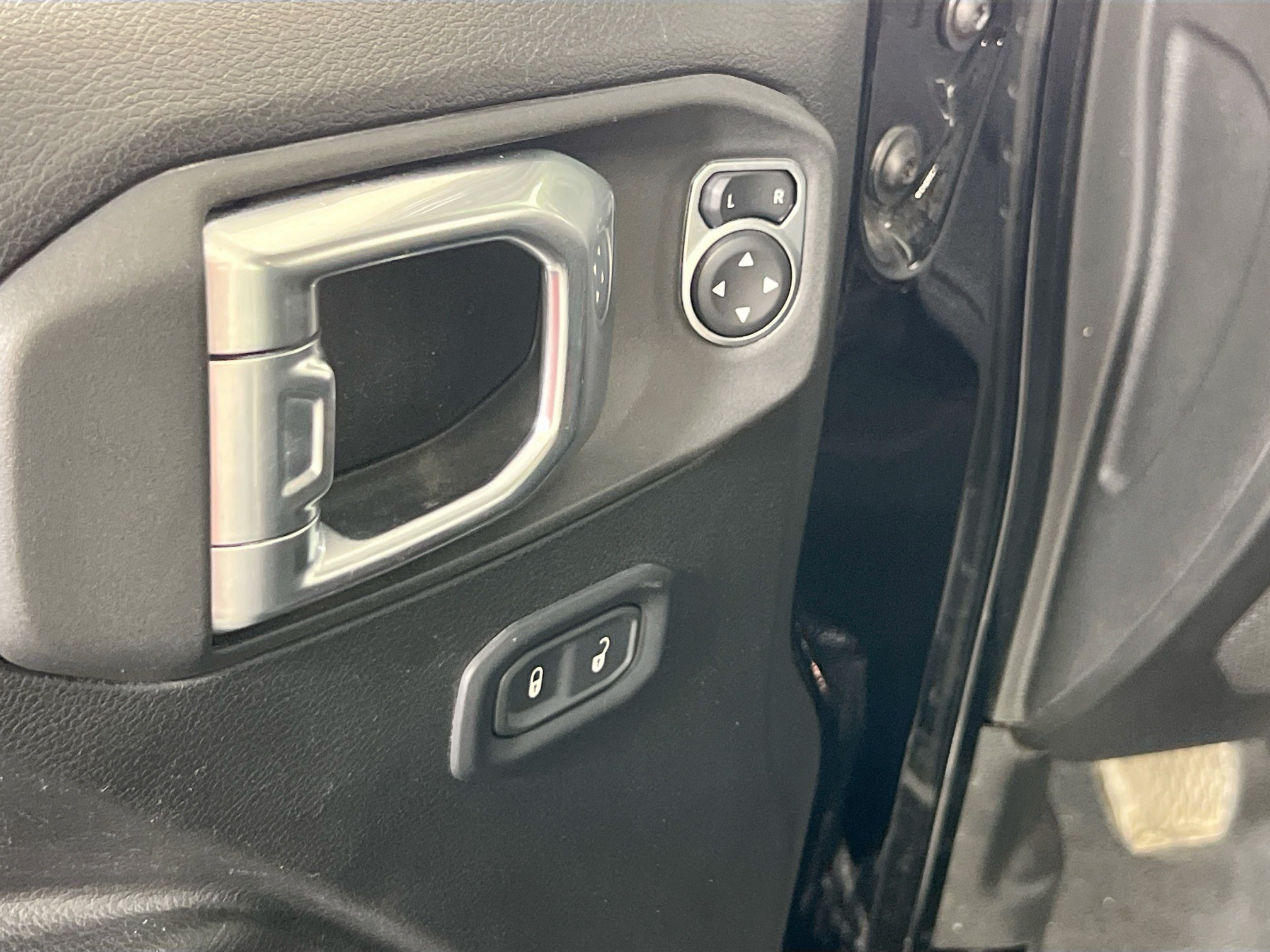 Used 2023 Jeep Gladiator Sport AWD/4WD image 18