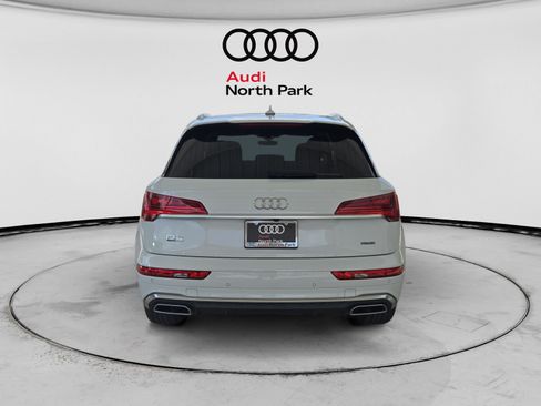 Used 2023 Audi Q5 2.0T Premium w/ Convenience Package AWD/4WD image 4