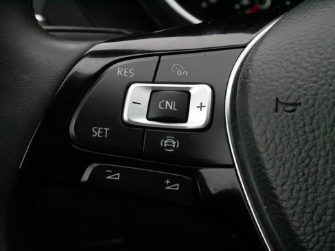 Certified 2020 Volkswagen Tiguan SE w/ Panoramic Sunroof Package image 24