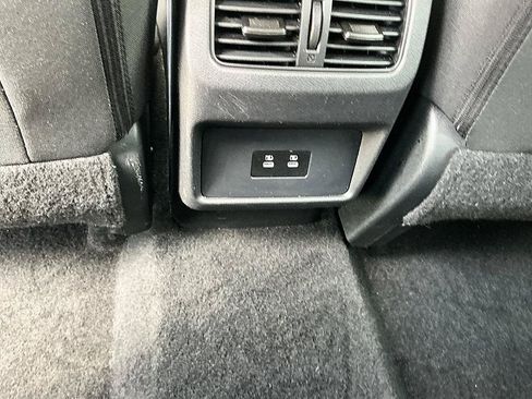 Used 2024 Nissan Rogue SV AWD/4WD image 24
