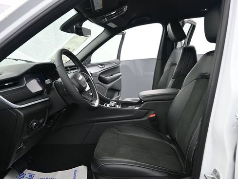 New 2025 Jeep Grand Cherokee Altitude AWD/4WD image 10