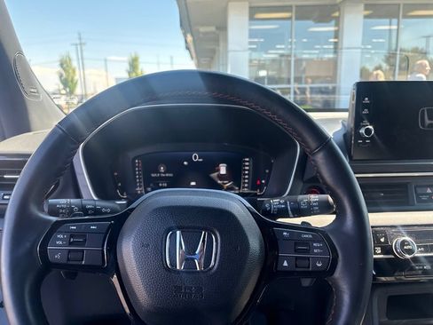 Used 2025 Honda Pilot Black Edition image 18