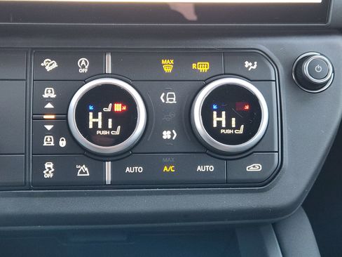 New 2026 Land Rover Defender 110 X-Dynamic SE image 18