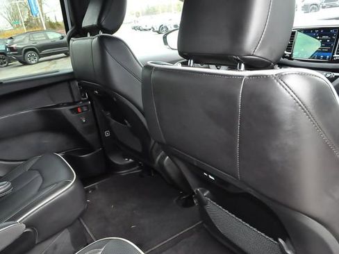 Used 2025 Chrysler Pacifica Limited FWD image 23