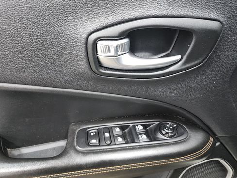 Used 2018 Jeep Compass Limited AWD/4WD image 10