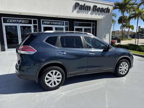 Used 2016 Nissan Rogue S w/ Appearance Package FWD image 4
