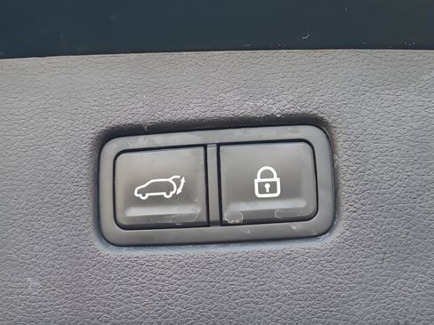 Used 2022 Genesis GV70 2.5T w/ Advanced Package image 25