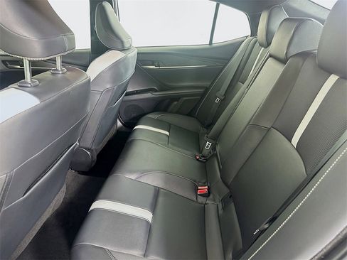 Used 2025 Toyota Camry SE image 11