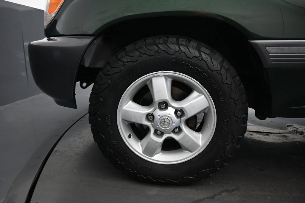 Used 2004 Toyota Land Cruiser AWD/4WD image 48