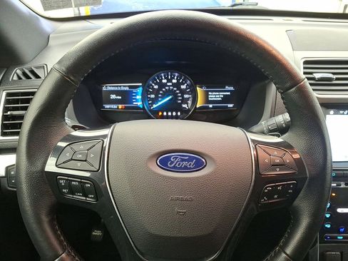 Used 2017 Ford Explorer Limited image 16