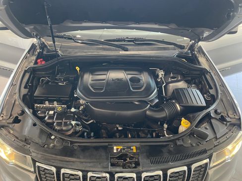 Used 2021 Jeep Grand Cherokee Laredo X image 21