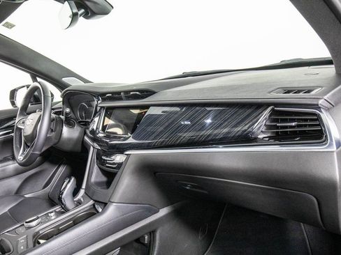 Used 2025 Cadillac XT6 Premium Luxury image 20