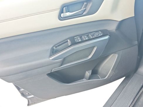 Used 2024 Nissan Pathfinder SL image 17