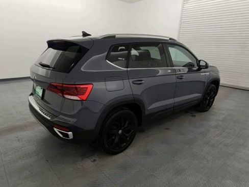 Used 2024 Volkswagen Taos SE w/ Panoramic Sunroof Package image 8