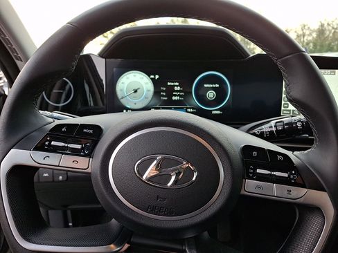 Certified 2023 Hyundai Elantra SEL w/ Convenience Package image 22