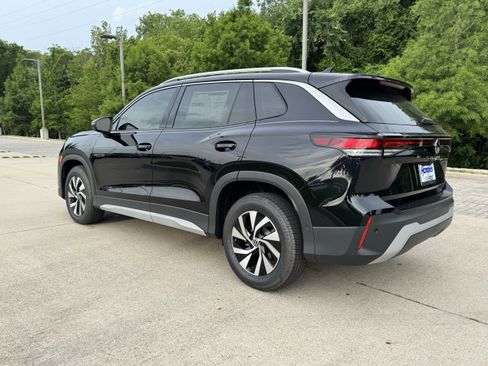 Used 2025 Volkswagen Tiguan S image 35