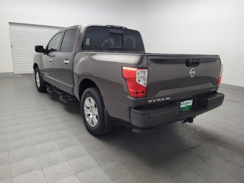 Used 2019 Nissan Titan SV w/ SV Convenience Package image 5