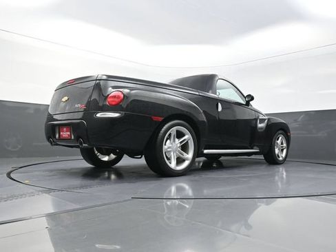 Used 2004 Chevrolet SSR w/ Preferred Equipment Group RWD image 33