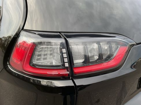 Used 2020 Jeep Cherokee Trailhawk w/ Cold Weather Group image 32