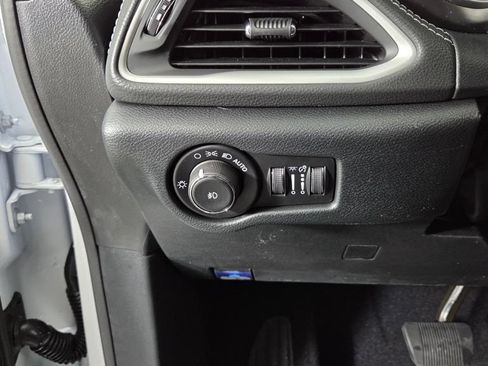 New 2026 Chrysler Pacifica Select FWD image 19