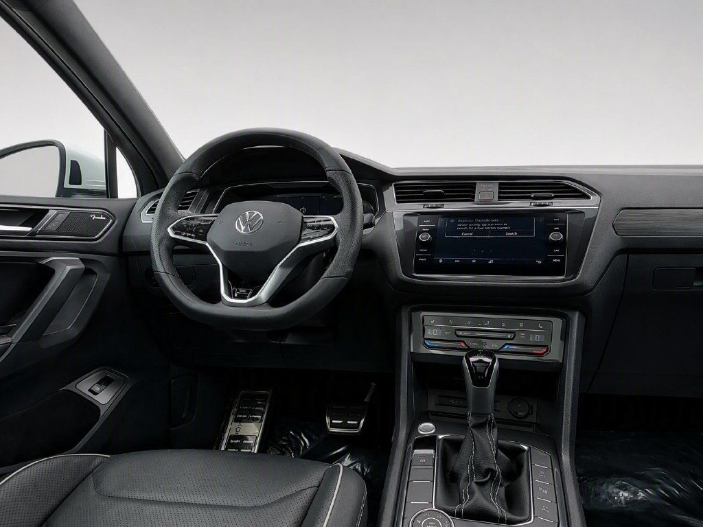 Certified 2024 Volkswagen Tiguan SEL R-Line AWD/4WD image 32