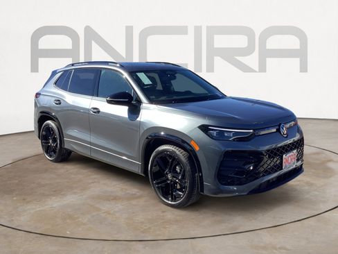 New 2026 Volkswagen Tiguan SE R-Line image 2