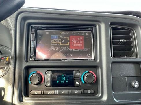Used 2006 Chevrolet Avalanche LT AWD/4WD image 18