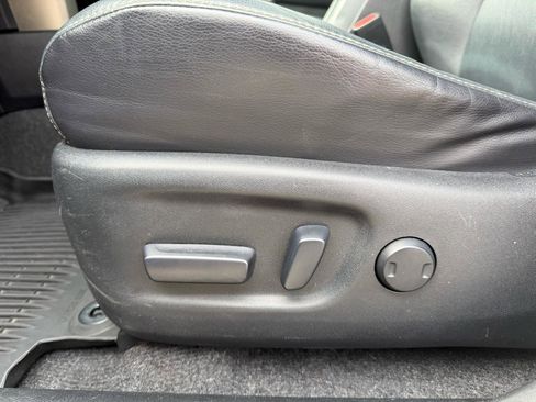 Used 2014 Toyota RAV4 Limited image 10