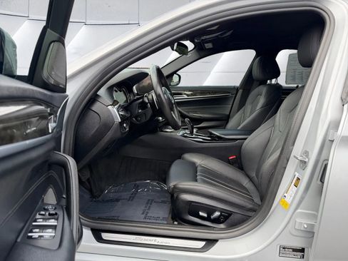 Used 2019 BMW 530i w/ Convenience Package RWD image 9