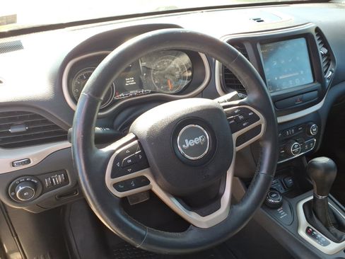 Used 2017 Jeep Cherokee Limited AWD/4WD image 6